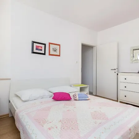 Beautiful Apartment In Barbat With Wifi Apartment *