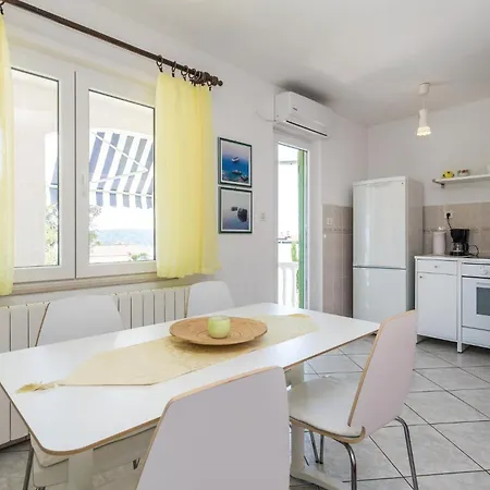 Apartment Beautiful Apartment In Barbat With Wifi