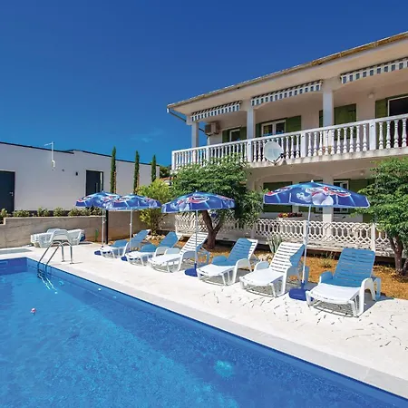 Apartment Beautiful Apartment In Barbat With Wifi *