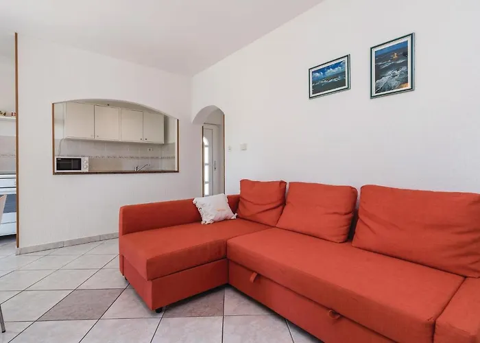 Daire Beautiful Apartment In Barbat With Wifi *