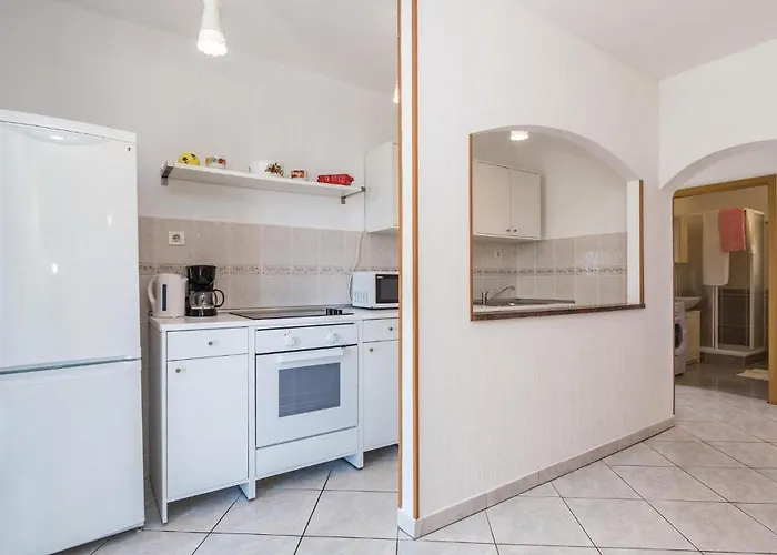 Daire Beautiful Apartment In Barbat With Wifi
