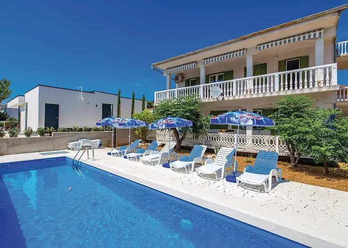 Daire Beautiful Apartment In Barbat With Wifi *